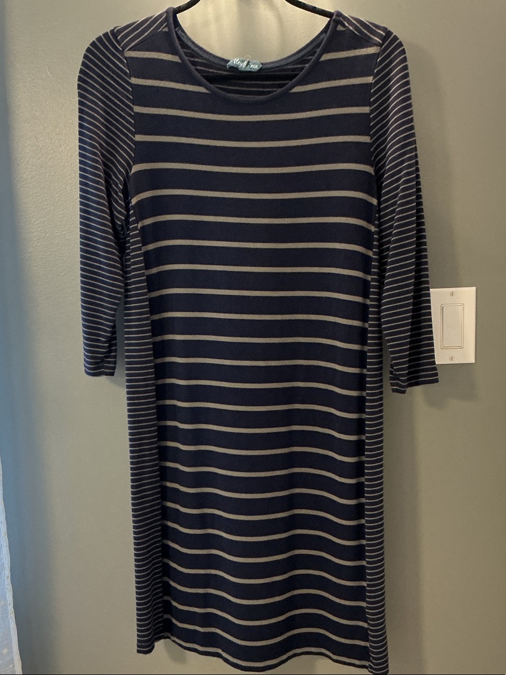 Striped Navy and Gray Midi Dress with Three-Quarter Sleeves (M)